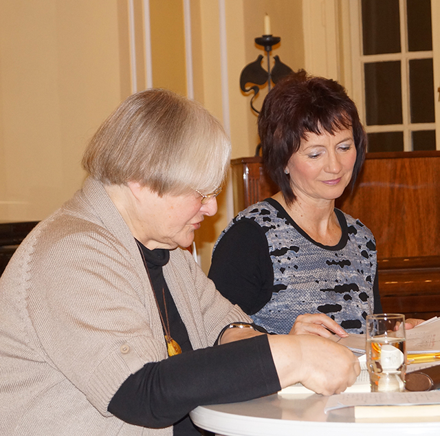 Helene Schmidt und Angela Potowski v.l.