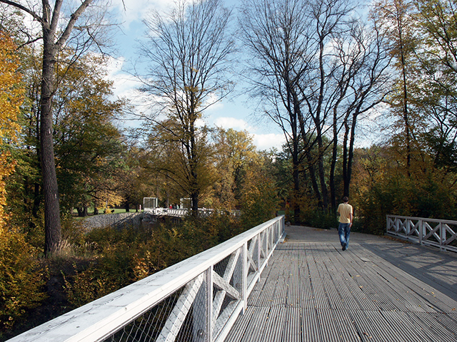 Neißebrücke im Park Muskau
