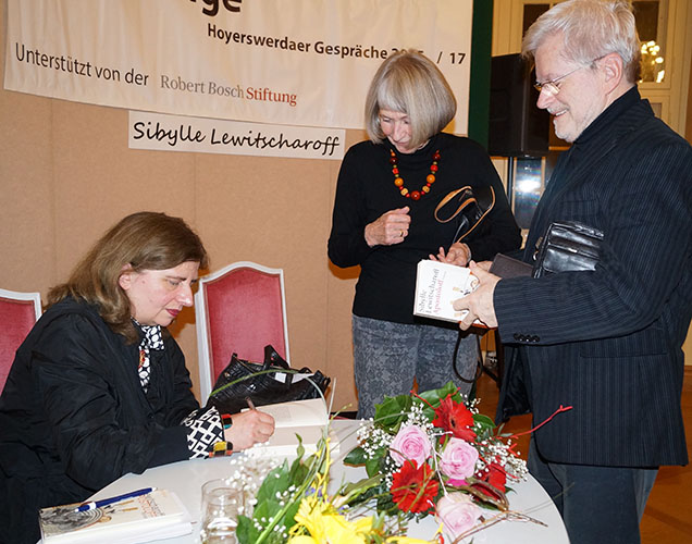 Der Roman "Apostoloff" von Sibylle Lewitscharoff findet reichlich Zuspruch bei den Hörern.